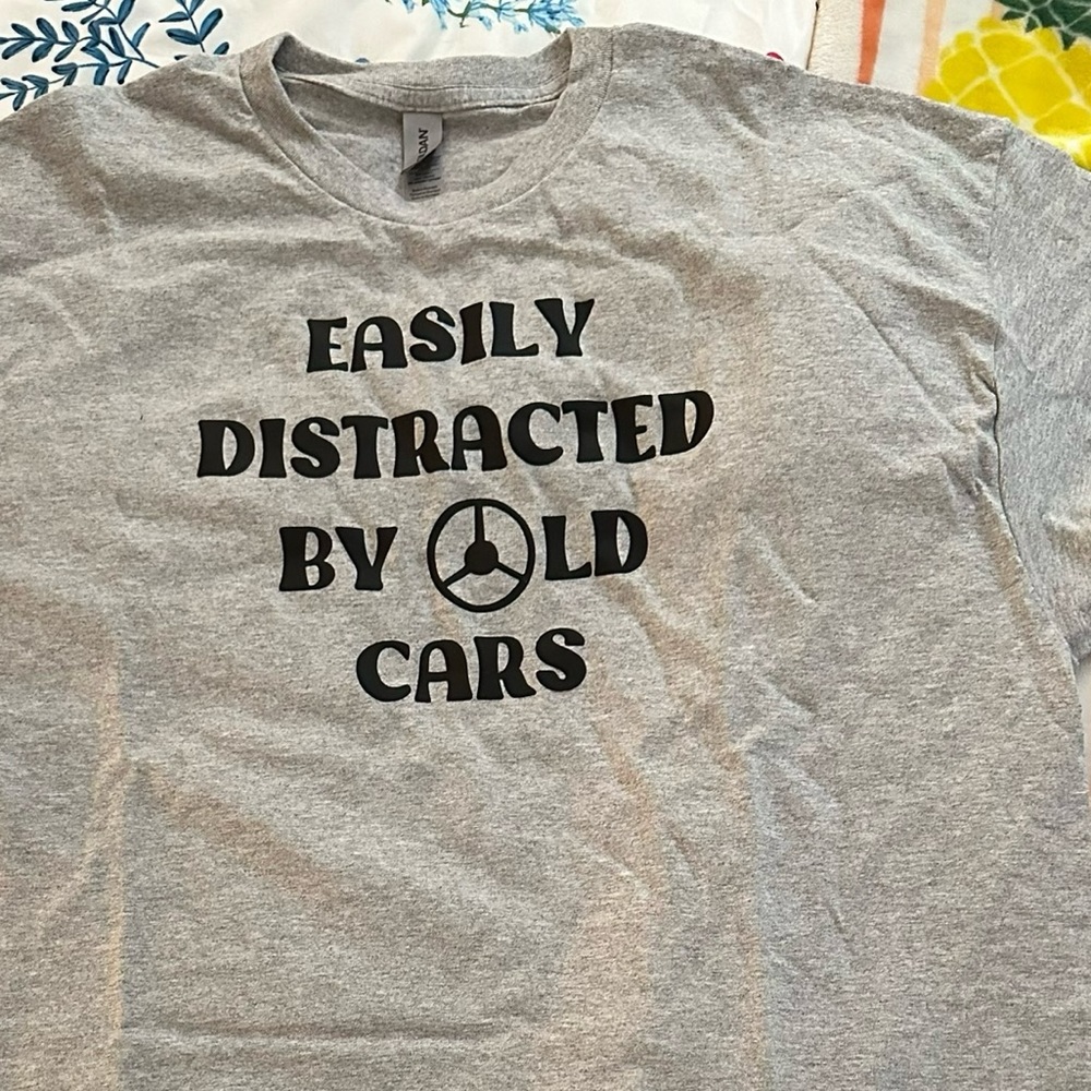 Xl Gildan grey easily distracted by old cars tshirt